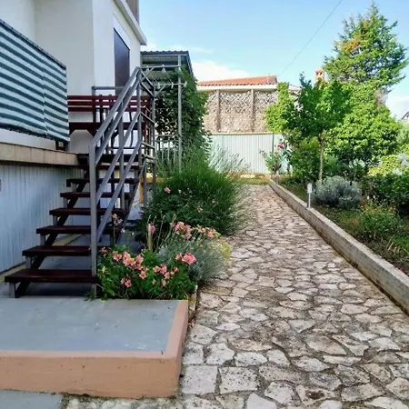 Apartman And Markov *